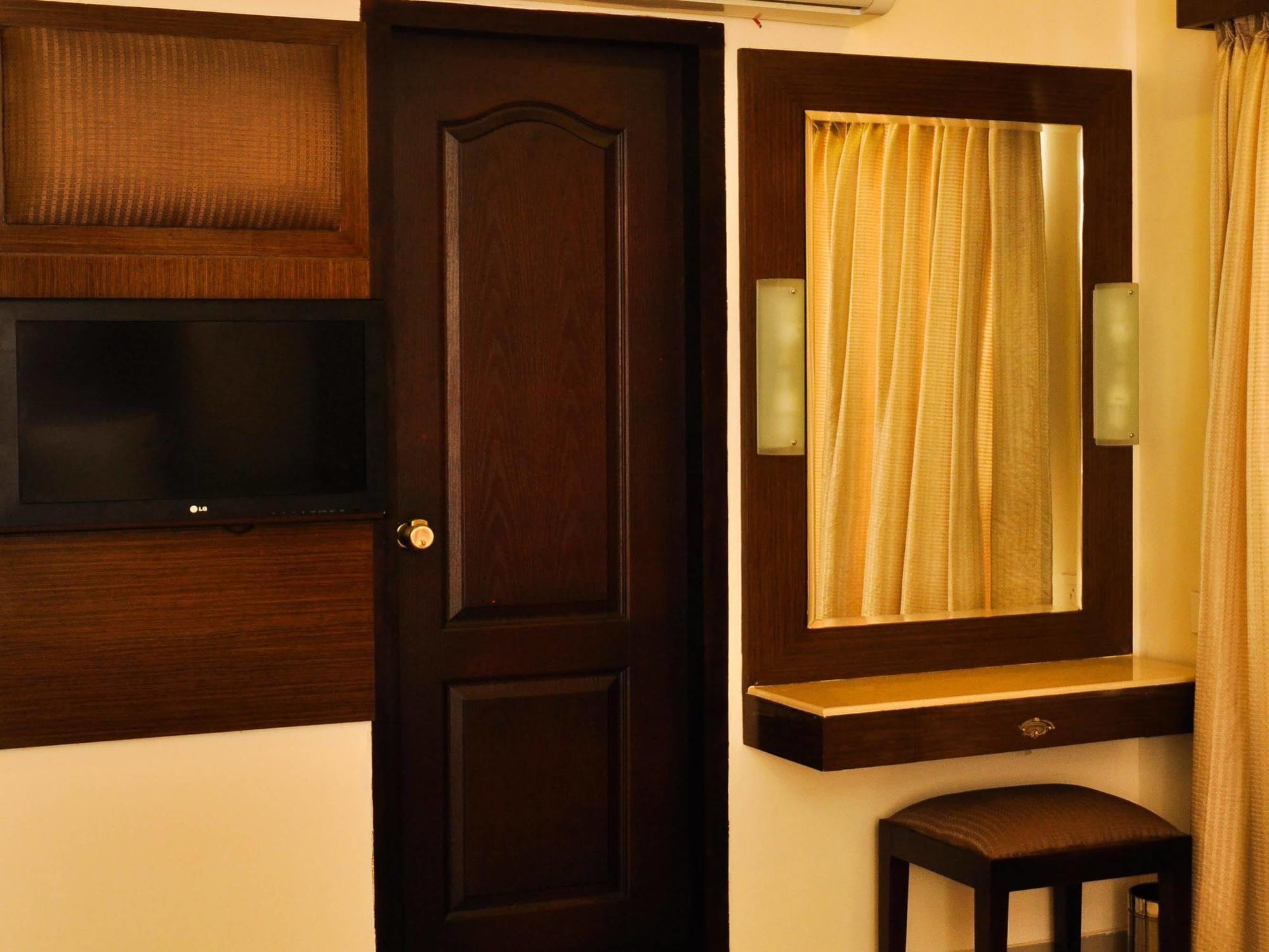 Hotel The Gopinivas Grand Kanyakumari Exterior foto